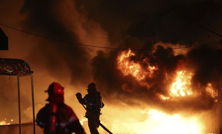 الأمطار والطقس البارد يساندان جهود الإطفاء في كوريا الجنوبية لمكافحة حرائق الغابات الكارثية