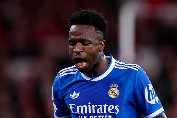 بنفيكا يساند لاعبه بريستياني بعد مزاعم عن توجيه إساءة عنصرية لفينيسيوس