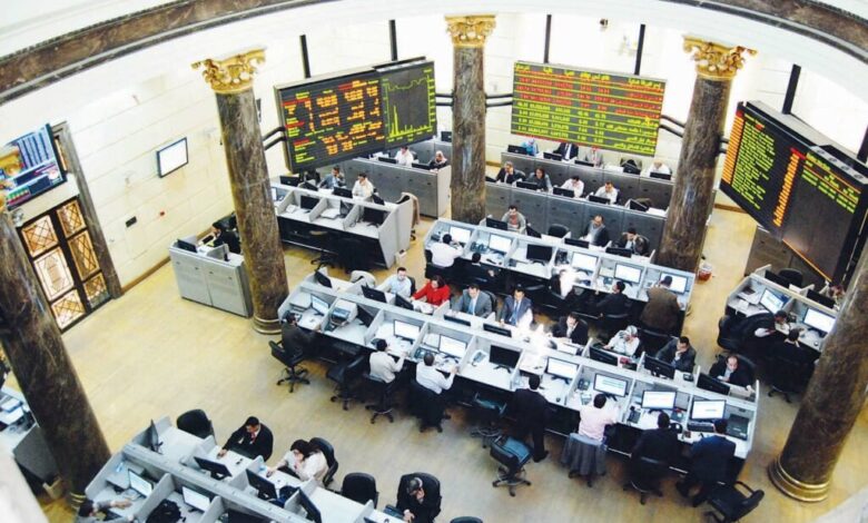 ليلة دامية في البورصة.. 75.6 مليار جنيه تتبخر من قيم الأسهم.. والمستثمرون الأفراد الأكثر خسارة ليلة دامية في البورصة.. 75.6 مليار جنيه تتبخر من قيم الأسهم.. والمستثمرون الأفراد الأكثر خسارة