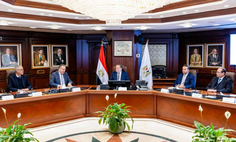 محافظ البنك المركزي المصري يلتقي وزير التعليم العالي والبحث العلمي لبحث التعاون المشترك محافظ البنك المركزي المصري يلتقي وزير التعليم العالي والبحث العلمي لبحث التعاون المشترك