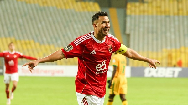 محاولات مكثفة من تريزيجيه للحاق بمباراة الأهلي وسموحة في الدوري محاولات مكثفة من تريزيجيه للحاق بمباراة الأهلي وسموحة في الدوري