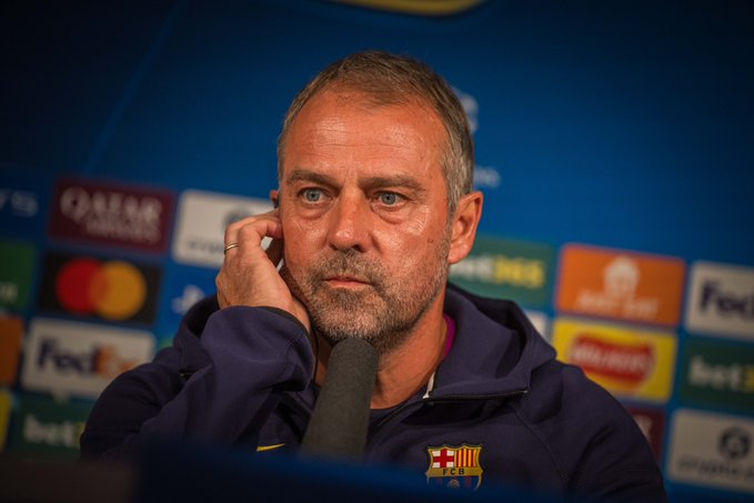 هانز فليك يوضح موقفه من تجديد عقده مع برشلونة
