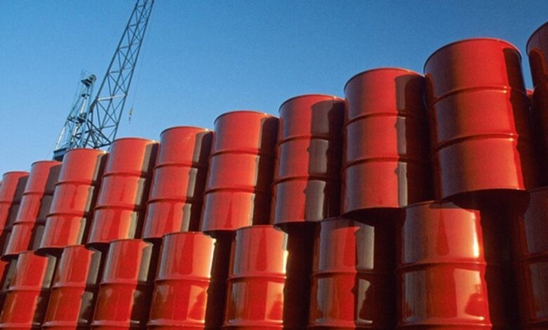 النفط يتجاوز 100 دولار للبرميل مجددا بعد انتهاء محادثات أمريكا وإيران دون اتفاق النفط يتجاوز 100 دولار للبرميل مجددا بعد انتهاء محادثات أمريكا وإيران دون اتفاق