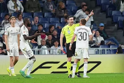 اشتباكات عنيفة للاعبي ريال مدريد عقب السقوط أمام خيتافي بالليجا اشتباكات عنيفة للاعبي ريال مدريد عقب السقوط أمام خيتافي بالليجا