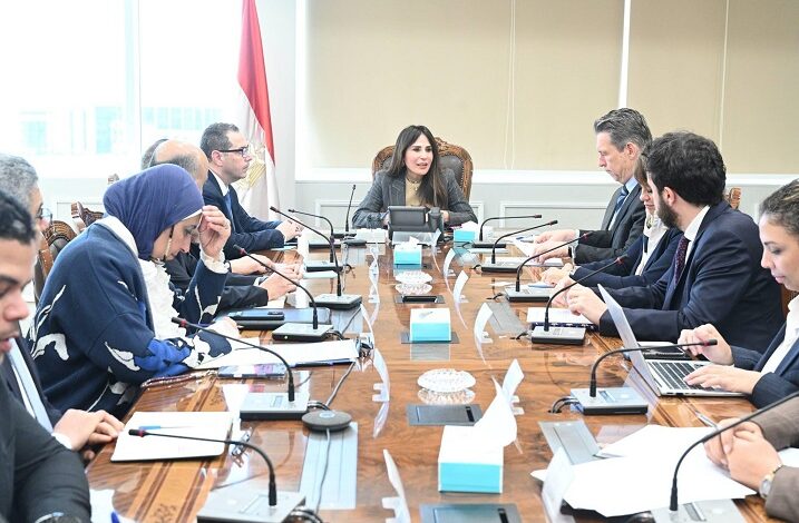 الإسكان تبحث مع البنك الأوروبي لإعادة الإعمار فرص جديدة للشراكة الاستثمارية الإسكان تبحث مع البنك الأوروبي لإعادة الإعمار فرص جديدة للشراكة الاستثمارية
