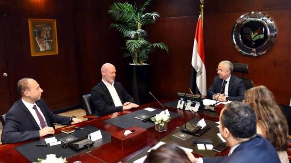 العامة للاستثمار والمناطق الحرة وبنك HSBC يبحثان خطط الترويج الخارجي للاستثمار في مصر العامة للاستثمار والمناطق الحرة وبنك HSBC يبحثان خطط الترويج الخارجي للاستثمار في مصر