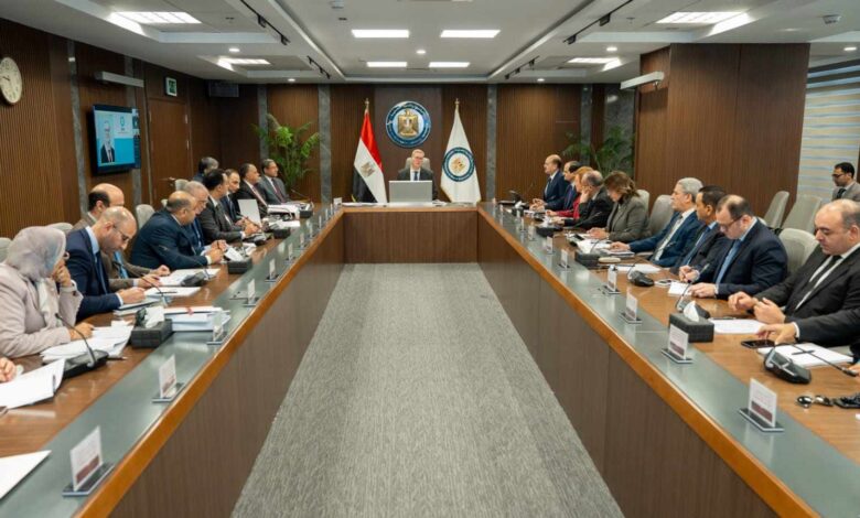 القابضة للبتروكيماويات: خطة لتنفيذ 10 مشروعات بطاقة 7.5 مليون طن وتوطين أكثر من 20 منتجا باستثمارات 11 مليار دولار القابضة للبتروكيماويات: خطة لتنفيذ 10 مشروعات بطاقة 7.5 مليون طن وتوطين أكثر من 20 منتجا باستثمارات 11 مليار دولار