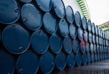 العقود الآجلة للنفط ترتفع بأكثر من 3%.. وبرنت يتخطى 101 دولارا للبرميل