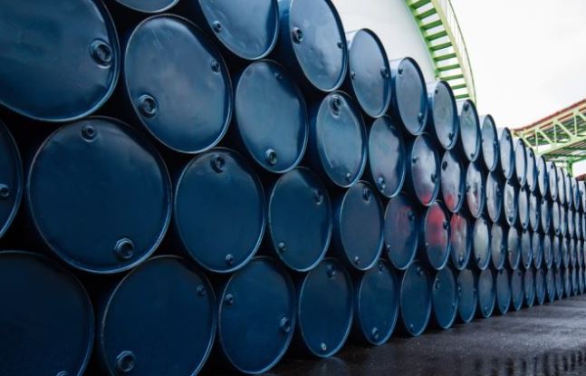 العقود الآجلة للنفط ترتفع بأكثر من 3%.. وبرنت يتخطى 101 دولارا للبرميل