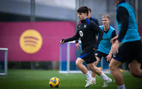 بسبب أزمة الإصابات.. فليك يجهز فيليب لام الجديد لظهوره الأول مع برشلونة