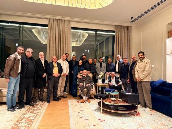 مجلس الزمالك يهدي ممدوح عباس درعا تذكاريا على هامش حفل إفطار