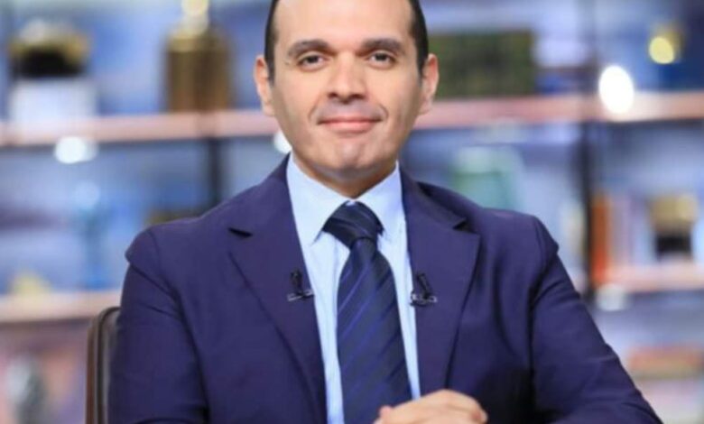 مدحت نافع: الأموال الساخنة تتخارج بوتيرة متسارعة.. وليس أمامنا إلا التقشف الشديد