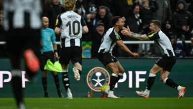 نيوكاسل يقلب الطاولة على مانشستر يونايتد بـ10 لاعبين في البريميرليج