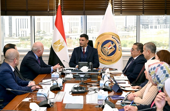 وزير الصناعة يبحث مع شركة بولاريس للتطوير الصناعي خطط التوسع بالمناطق الصناعية وجذب استثمارات جديدة وزير الصناعة يبحث مع شركة بولاريس للتطوير الصناعي خطط التوسع بالمناطق الصناعية وجذب استثمارات جديدة