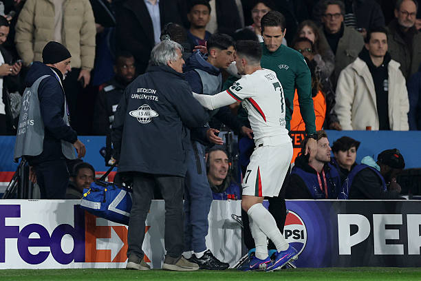 يويفا يفتح تحقيقًا مع بيدرو بعد دفعه طفل الكرة أمام باريس سان جيرمان يويفا يفتح تحقيقًا مع بيدرو بعد دفعه طفل الكرة أمام باريس سان جيرمان