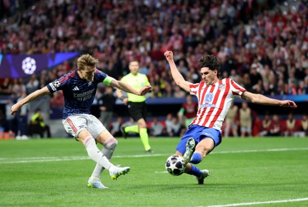 أرسنال يتعادل مع أتلتيكو مدريد بركلتي جزاء في ذهاب قبل نهائي دوري أبطال أوروبا