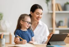 الأمومة في عصر الذكاء الاصطناعي.. هل يغني شات جي بي تي عن استشارة الطبيب؟