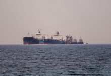 الحصار الأمريكي لمضيق هرمز يشعل أسواق الطاقة من جديد وتوقعات بوصول برميل النفط لـ150 دولارا