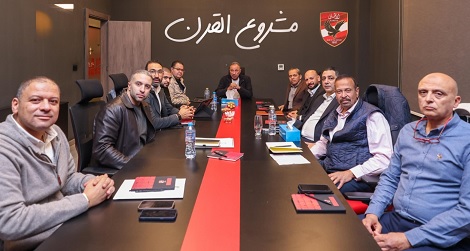 الخطيب يغيب عن اجتماع إدارة الأهلي.. ومنصور يترأس الجلسة