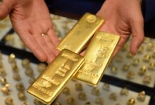 الذهب يهبط وسط مخاوف التضخم وترقب محادثات أمريكا وإيران