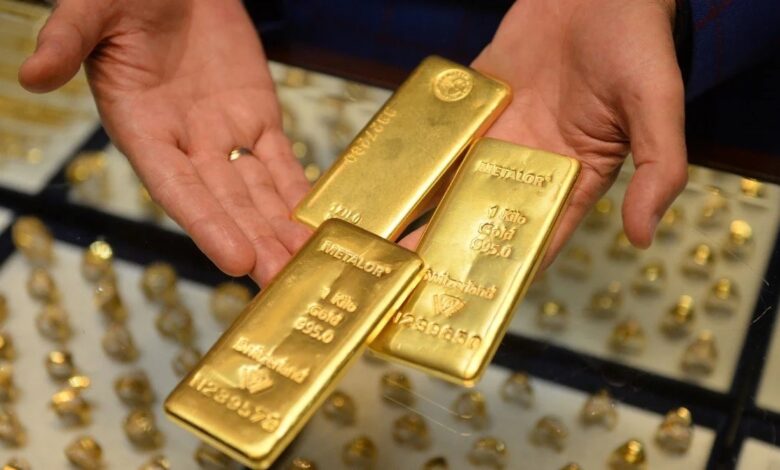 الذهب يهبط وسط مخاوف التضخم وترقب محادثات أمريكا وإيران