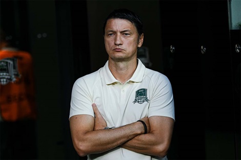  العين الإماراتي يجدد عقد مدربه حتى 2028