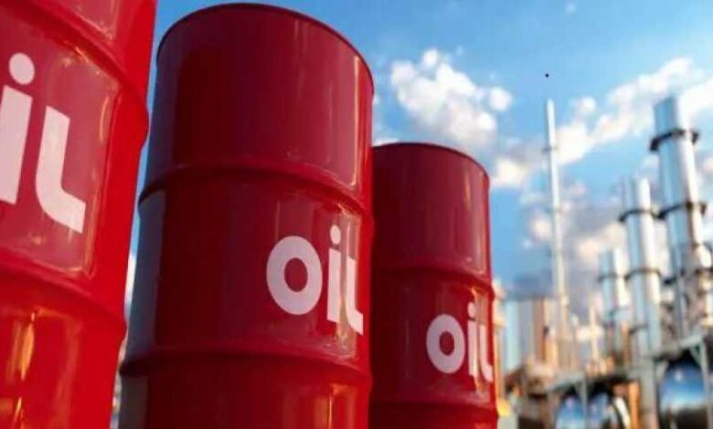 النفط يقترب من 150 دولارا للبرميل وسط تفاقم أزمة مضيق هرمز