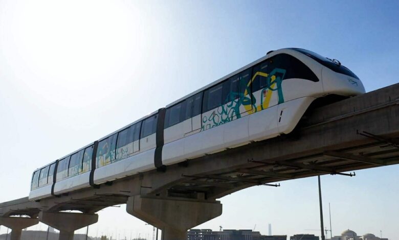 النقل: تقدم معدلات إنشاء وتشطيب محطات مونوريل غرب النيل