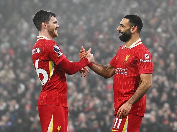 سلوت يكشف ملامح خطة ليفربول لتعويض رحيل صلاح وروبرتسون