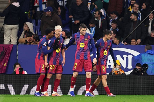  فليك يعلن تشكيل برشلونة لمواجهة سيلتا فيجو في الدوري الإسباني