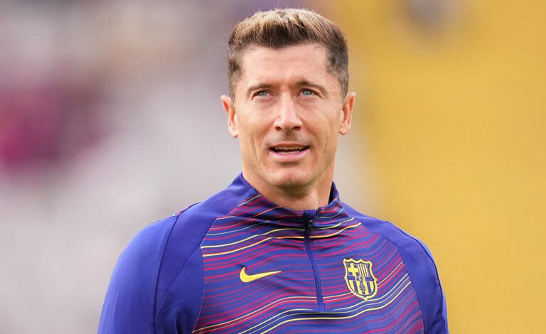 ليفاندوفسكي: لم أحسم موقفي من الاستمرار مع برشلونة حتى الآن