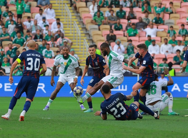 مدرب الأهلي السعودي: التأهل لنصف نهائي دوري الأبطال أهم من الأداء