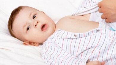 مع استقرار درجات الحرارة.. كيف نخفف ملابس الأطفال بأمان؟‬