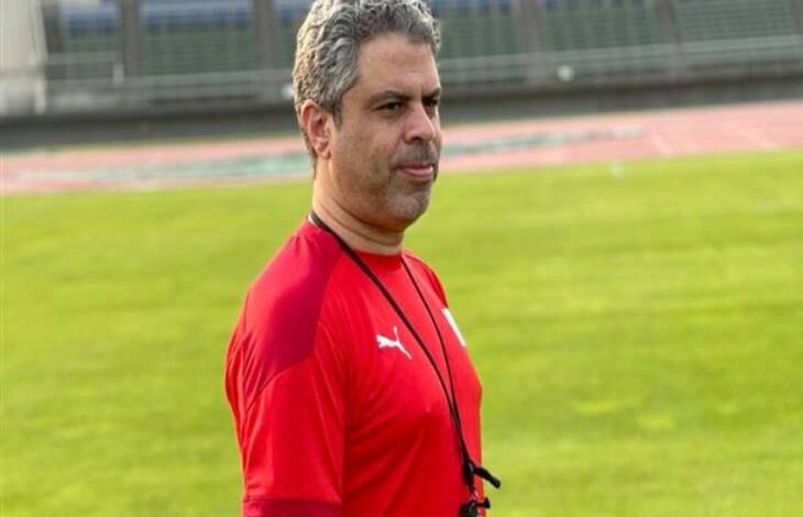 معتمد جمال يلقي محاضرة فنية على لاعبي الزمالك قبل مواجهة شباب بلوزداد