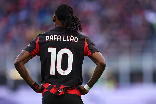 ميلان منفتح على بيع لياو وسط اهتمام أوروبي