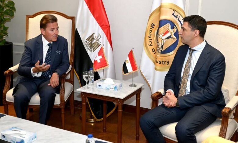وزير الصناعة يبحث مع سفير سويسرا سبل تعزيز التعاون بين البلدين للوصول لمرحلة الشراكة الصناعية