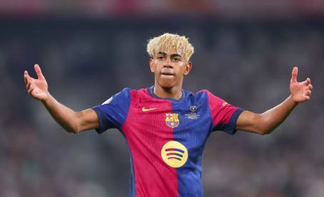 يامال: ميسي الأفضل في التاريخ.. وأتمنى السير على خطاه مع برشلونة