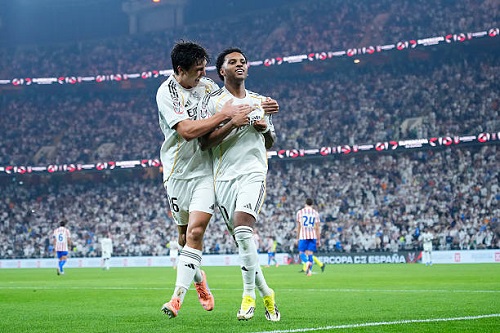 بيريز يراقب الجماهير.. مفاجأة في اختيار مدرب ريال مدريد الجديد