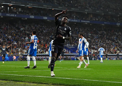 ريال مدريد يفوز على إسبانيول ويؤجل حسم الليجا للكلاسيكو