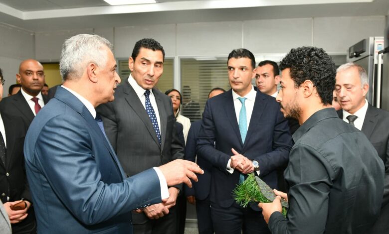 وزراء الإنتاج الحربي والشباب والصناعة يؤكدون دعم توطين تكنولوجيات صناعة المستلزمات الرياضية