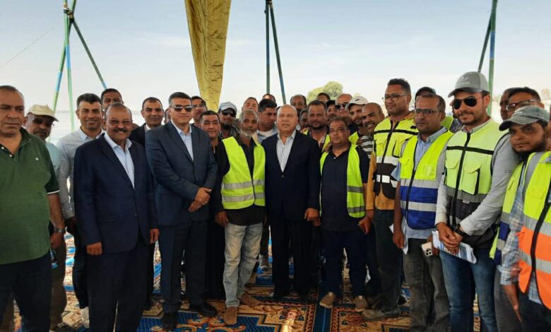 وزير النقل يشهد التشغيل التجريبي لميناء دندرة النهري بمحافظة قنا